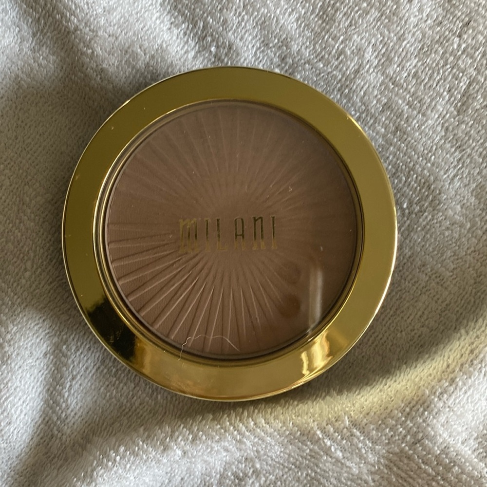 Milani silky matte bronzer lightest shade L1